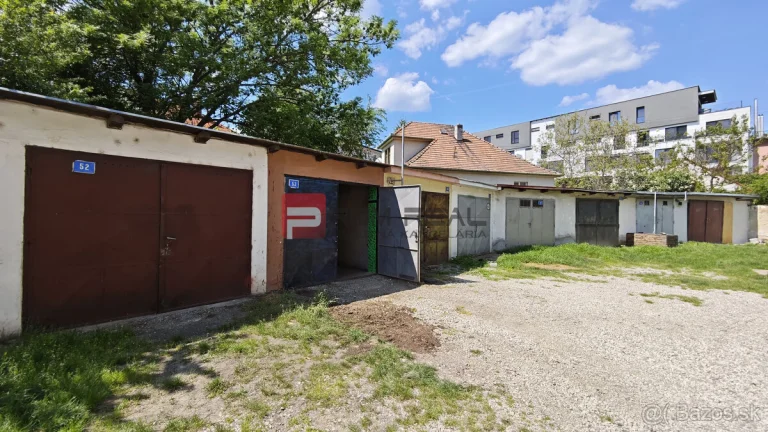 Na PREDAJ murovaná garáž v centre mesta Pezinok