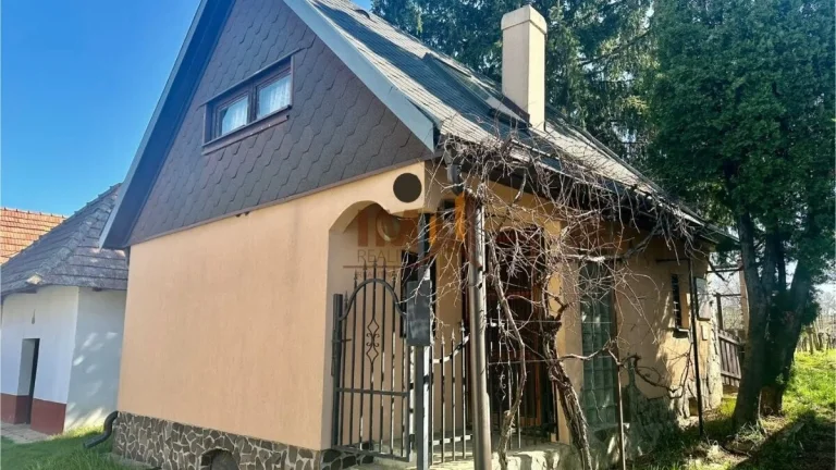 PREDAJ MUROVANÁ CHATKA S VINIČOM VO VINOHRADNÍCKEJ OBLASTI