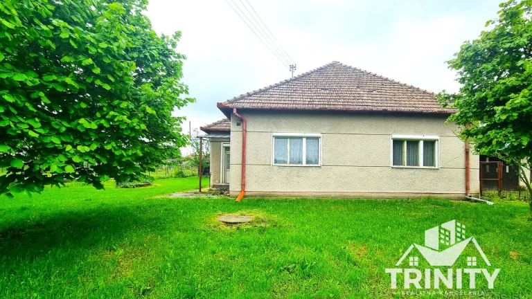 Na predaj priestranný 4-izbový rodinný dom s garážou v obci