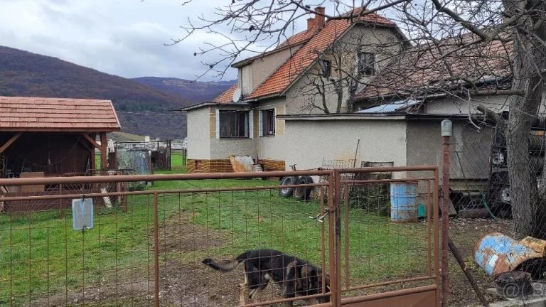 Ponúkame na prenájom Rodinný dom Prievidza