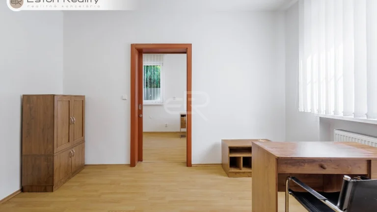 Prenájom kancelária 25 m2 + parkovacie miesto, Vajanského