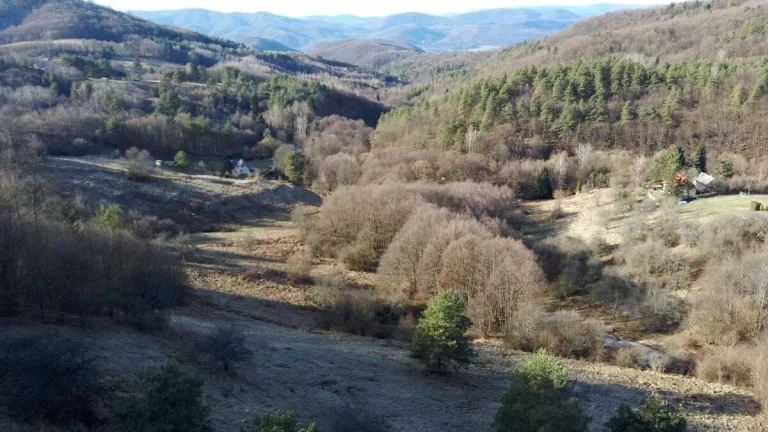 Predám pozemok 2.3 Ha. obec Vyhne.