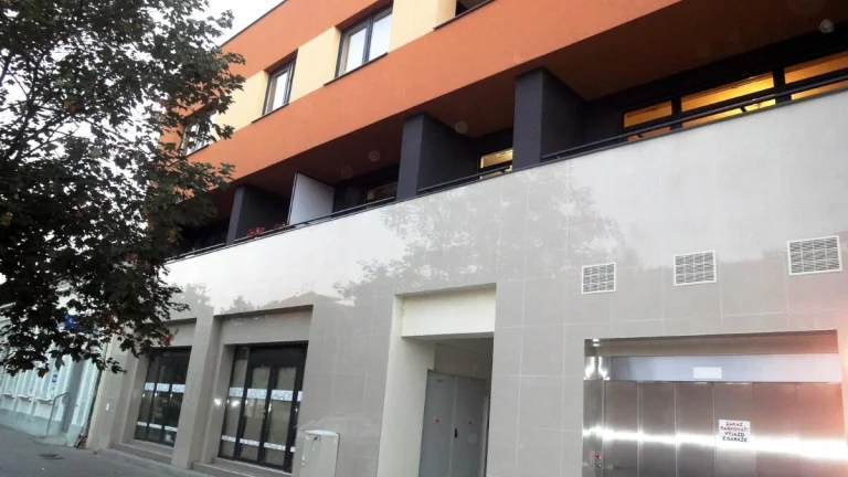 Na prenájom veľkometrážny 3 izb byt v centre Senca