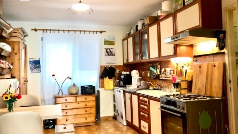 REZERVOVANÉ 2 izbový byt s 3 pivnicami, Komárno