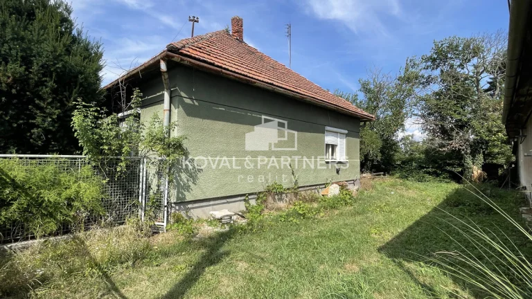 Znížená cena - Pozemok 1720 m2 so starým domom