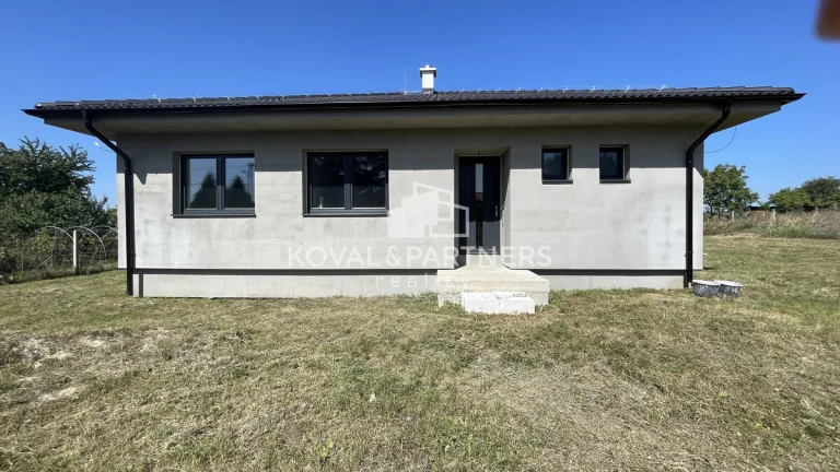 Novostavba 4 izbového bungalovu v Mojmírovciach
