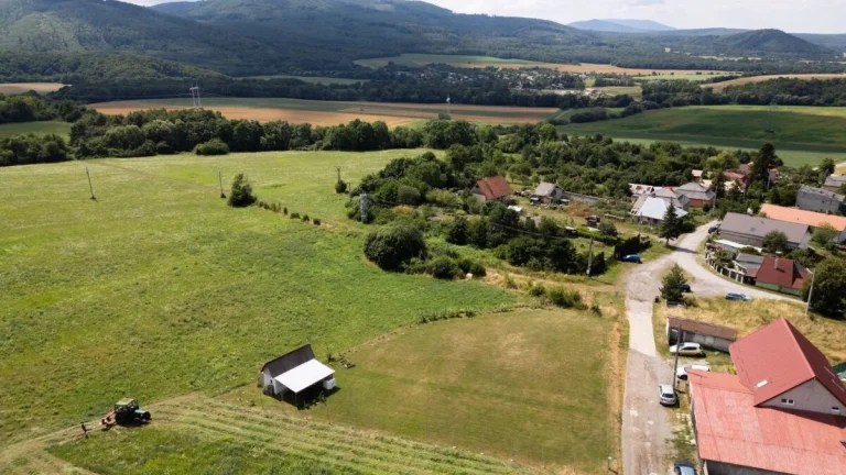 Stavebný pozemok 798 m2, KOŠICKÝ KLEČENOV - Borda