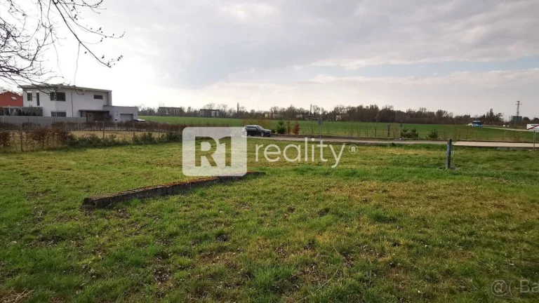 Investičný pozemok pri Piešťanoch "RATNOVSKÁ" / 903 m2 / B