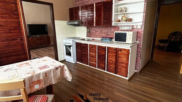 3-izbový byt s balkónom - Juh, Rožňava