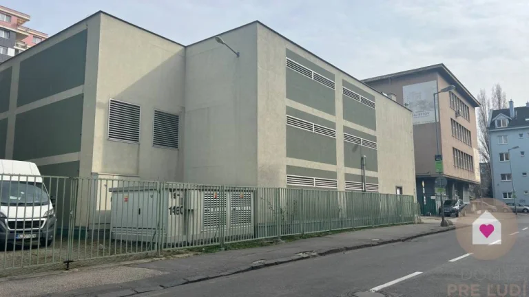 BA/RUŽINOV - Priestranné parkovacie státie na 1p. - Mraziare