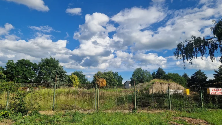 Na predaj pozemky pre rodinné domy MI, 916m2 a 1608 m2