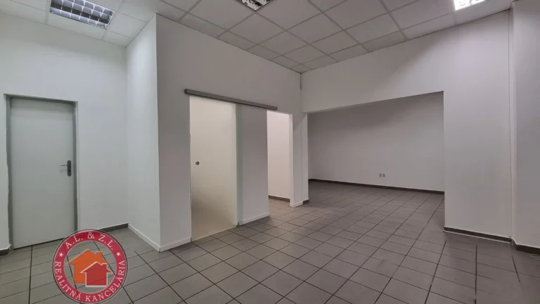 45 m2 OBCHODNÝ PRIESTOR V SENCI, pešia zóna
