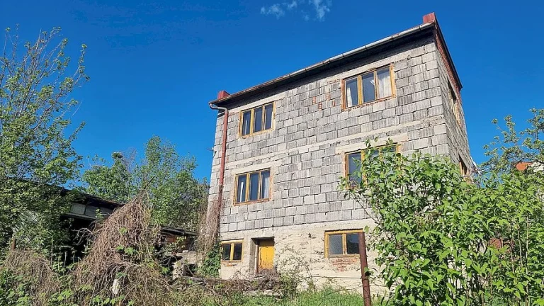 Rodinný dom na rekonštrukciu v Novej Bani