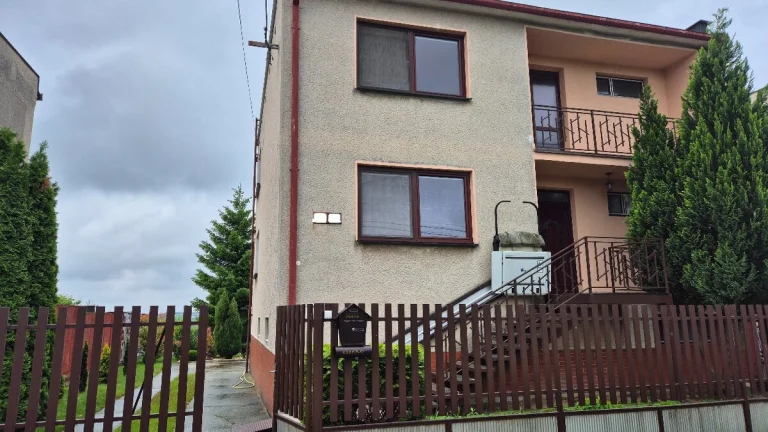 Rodinný dom na predaj v obci Dvory nad Žitavou.