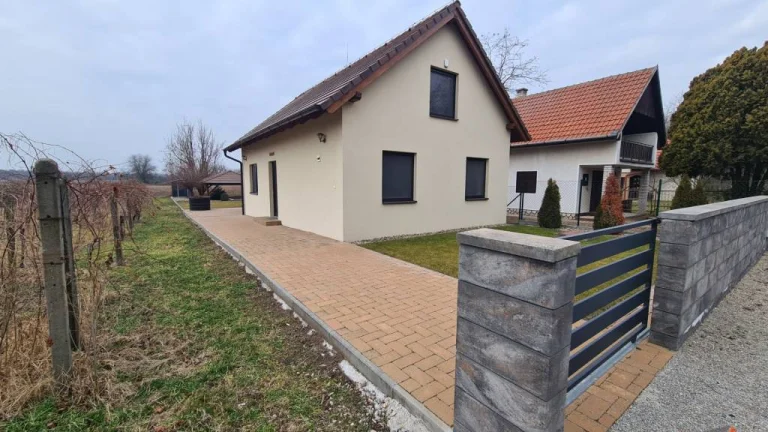 Novostavba - krásny zariadený víkendový dom Svätý Peter