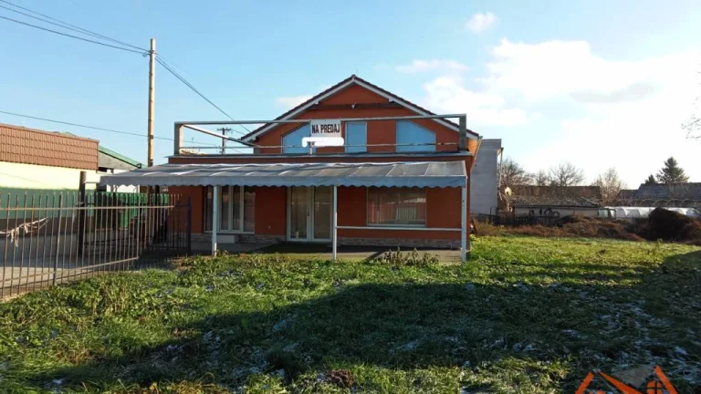 Na predaj polyfunkčná budova Kolárovo