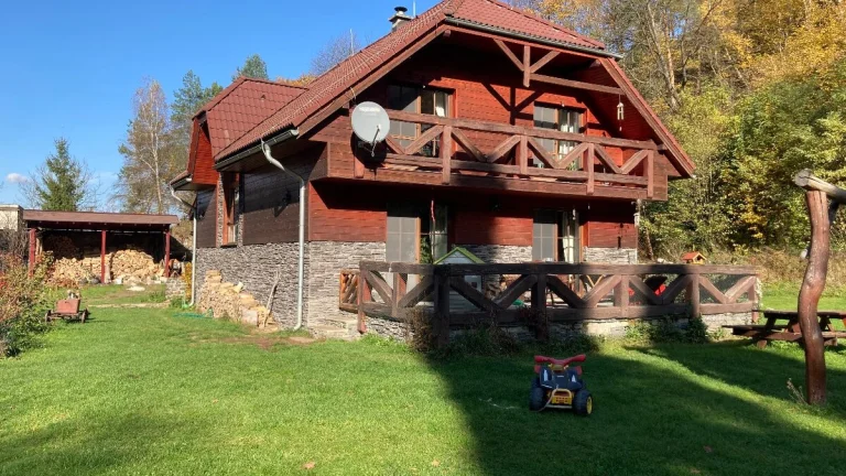 RODINNÝ DOM S VEĽKÝM POZEMKOM