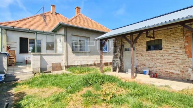 Na predaj: 3-izbový rodinný dom s veľkým pozemkom –...