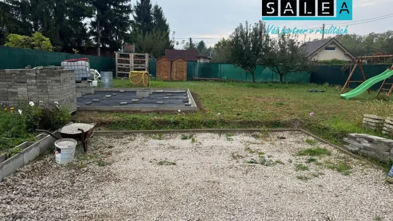 Dvojzáhrada v Kráľovej nad Váhom pri Váhu o výmere 523 m2 EX