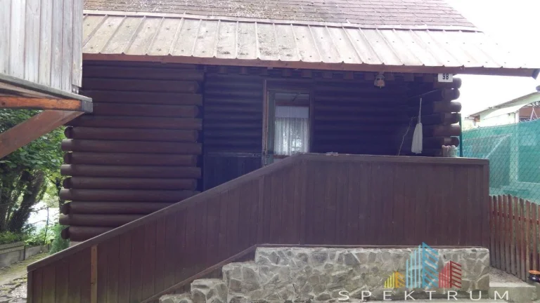SPEKTRUM REALITY- Na Predaj záhradná chata s pozemkom 464 m2