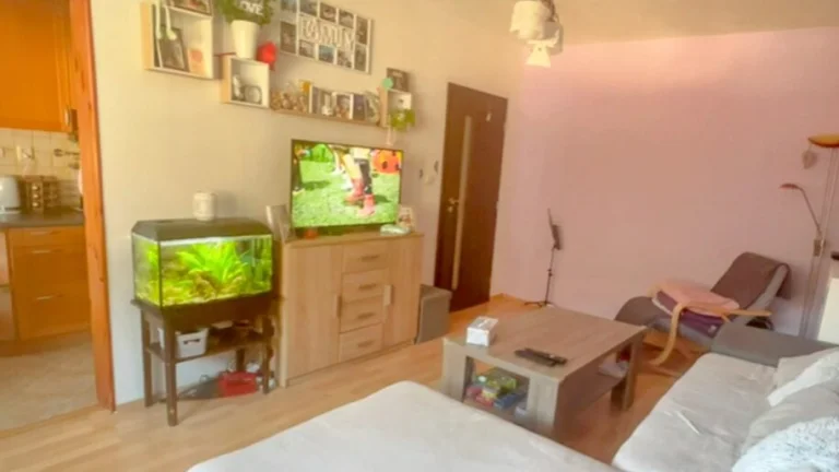 Predaj 2 iz.bytu v meste Nová Baňa, ul. Nábrežná.
