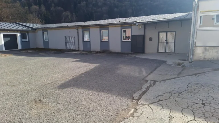 Predaj budovy vhodnej na sklad, obchod, výrobu-Znížená cena