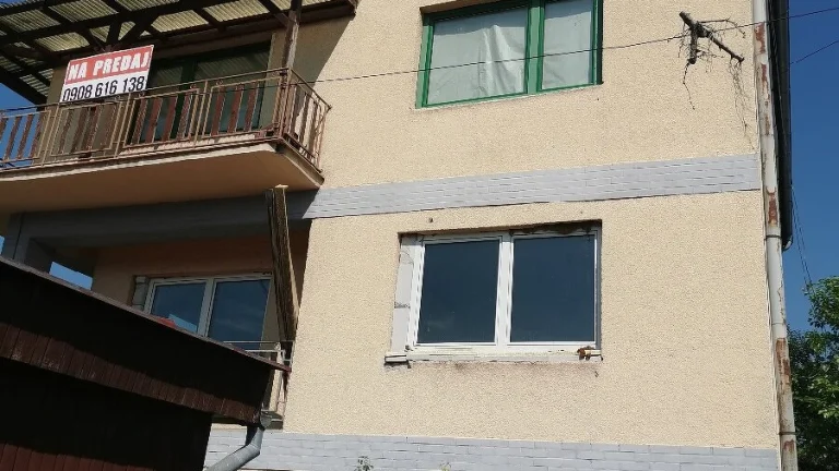 Na predaj poschodový rodinný dom