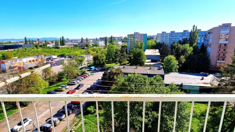 PREDÁM 3 - IZBOVÝ BYT S BALKÓNOM, KOŠICE - TERASA - ZÁPAD