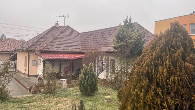 Rezervované 3 izbový RD s krásnym pozemkom len 6 km od Hlo