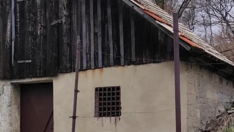 Vinica s chatkou a krásnym výhľadom