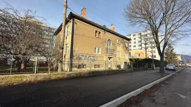Štvorbytovka s pozemkom v Centre mesta Martin