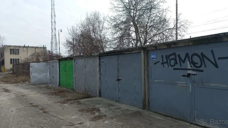 Garáž 18 m2 na Domkárskej ulici BA II , PREDAJ
