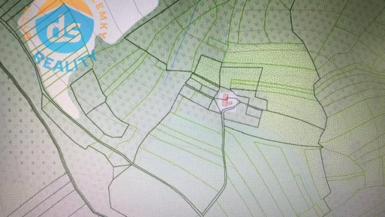 Na predaj prevažujúci spoluvlastnícky podiel na 11 parceliac