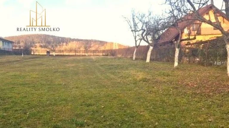 POZEMOK NA VÝSTAVBU RD V OBCI ZÁMUTOV, 1690 m²