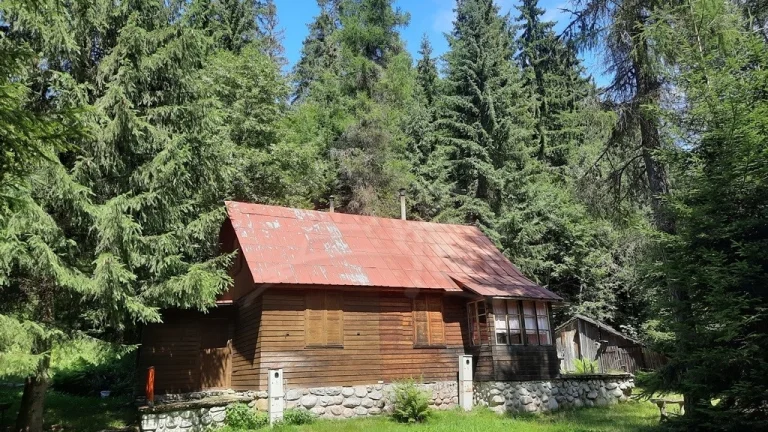 Na predaj rekreačná dvoj-chata vo vyhľadávanej lokalite Vy