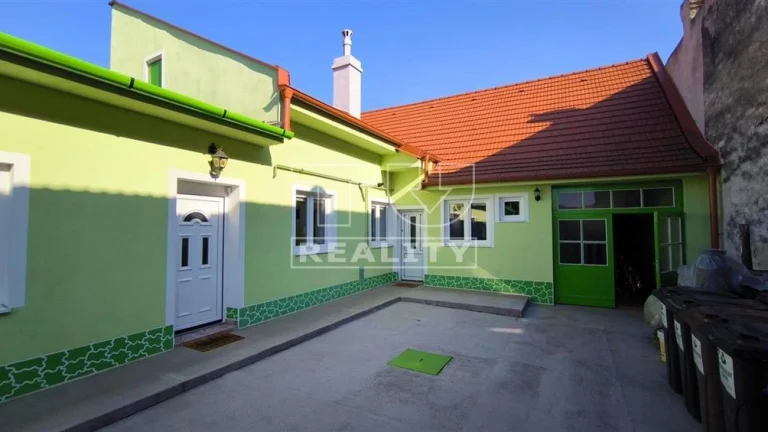 Kompletná rekonštrukcia a výhodná lokalita 5-izbový...