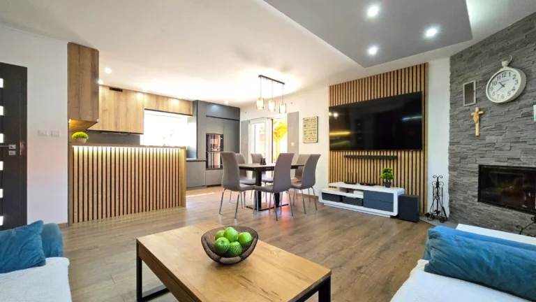 6-izbový RD v historickom centre + 735 m² pozemok / Gelnica