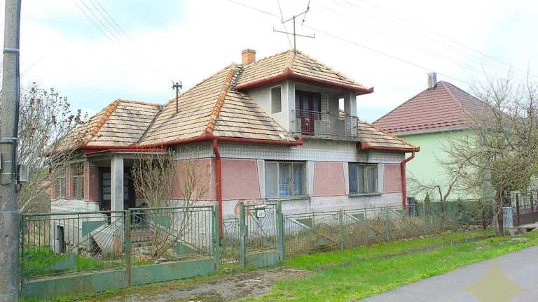 Rodinný dom určený na kompletnú rekonštrukciu - Nenince