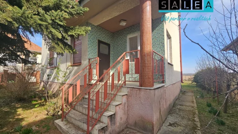REZRVOVANÝ 6-izbový rodinný dom v obci Šoporňa typ štvorec,