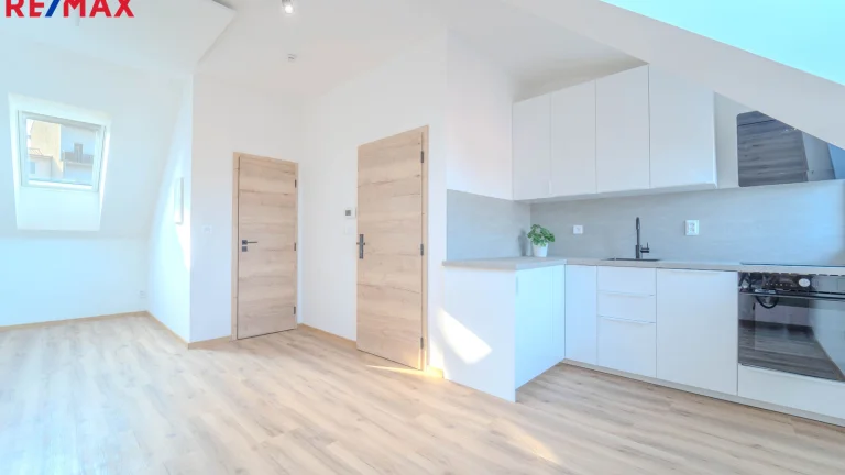 Pronájem bytu 1+kk v osobním vlastnictví 27 m², Kolín (ID 059-NP07506)