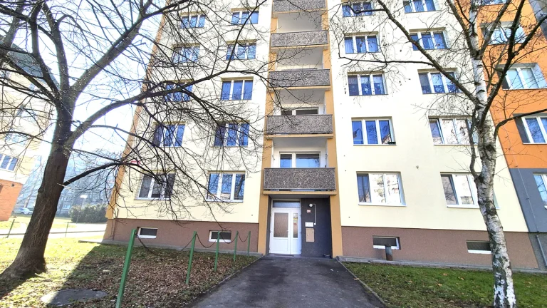 Pronájem bytu 3+1 v osobním vlastnictví 68 m², Louny (ID 032-NP09027)