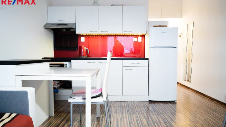 Pronájem bytu 1+kk v osobním vlastnictví 33 m², Hradec Králové (ID 020-NP10077)