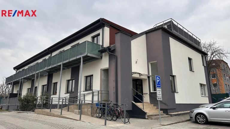 Pronájem bytu 2+kk v osobním vlastnictví 51 m², Milovice (ID 061-NP02874)