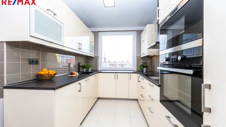 Pronájem bytu 3+1 v družstevním vlastnictví 82 m², Praha 5 - Hlubočepy (ID 218-NP06437)