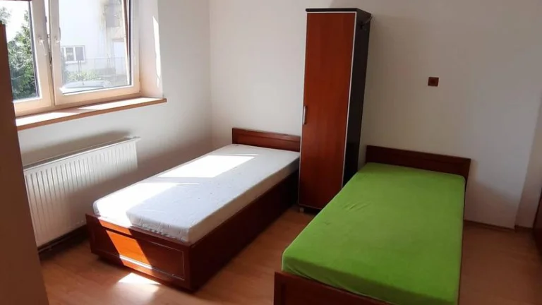 Pronájem bytu - pokoje v osobním vlastnictví 16 m², Uherský Brod (ID 198-NP02358)