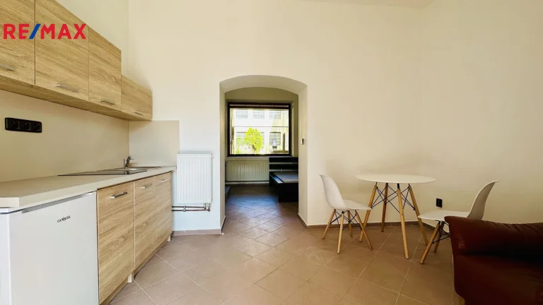 Pronájem bytu 1+1 v osobním vlastnictví 28 m², Černá Hora (ID 268-NP02962)