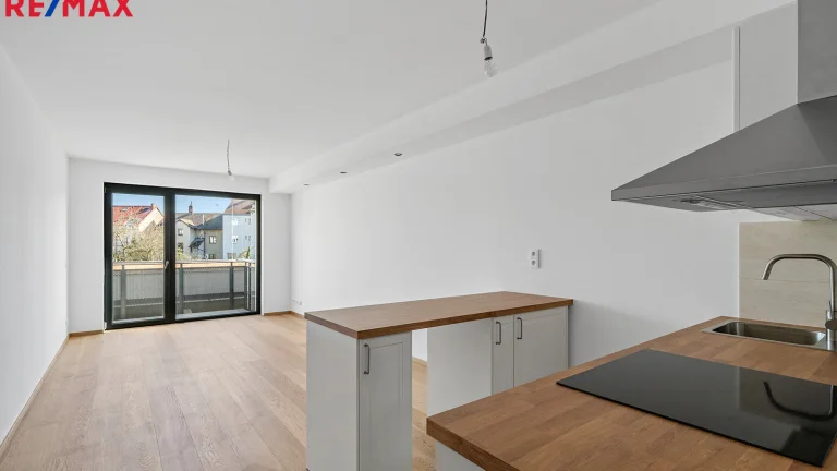 Pronájem bytu 1+kk v osobním vlastnictví 41 m², Hradec Králové (ID 211-NP04276)
