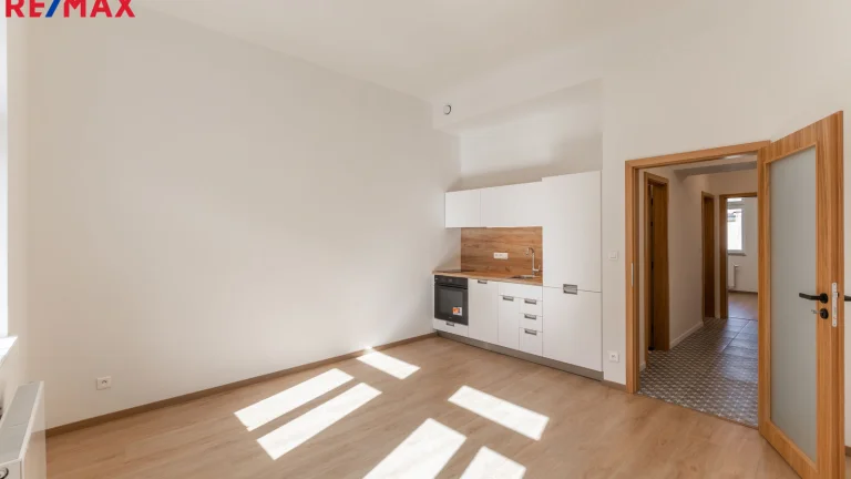 Pronájem bytu 2+kk v osobním vlastnictví 43 m², Praha 8 - Karlín (ID 010-NP04779)