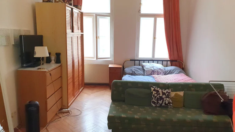 Pronájem bytu 2+1 v osobním vlastnictví 70 m², Praha 2 - Vyšehrad (ID 205-NP11483)