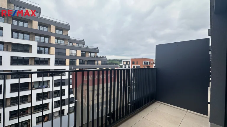 Pronájem bytu 1+kk v osobním vlastnictví 42 m², Praha 9 - Hloubětín (ID 096-NP05633)